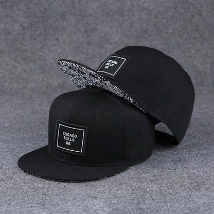 Baseballcap mit flachem Schirm, Buchstabenstickerei für Herren, vielseitig kombinierbar, Damen-Sommer-Hip-Hop-Hut, Outdoor-Sonnenschutz, verstellbare Schirmmütze