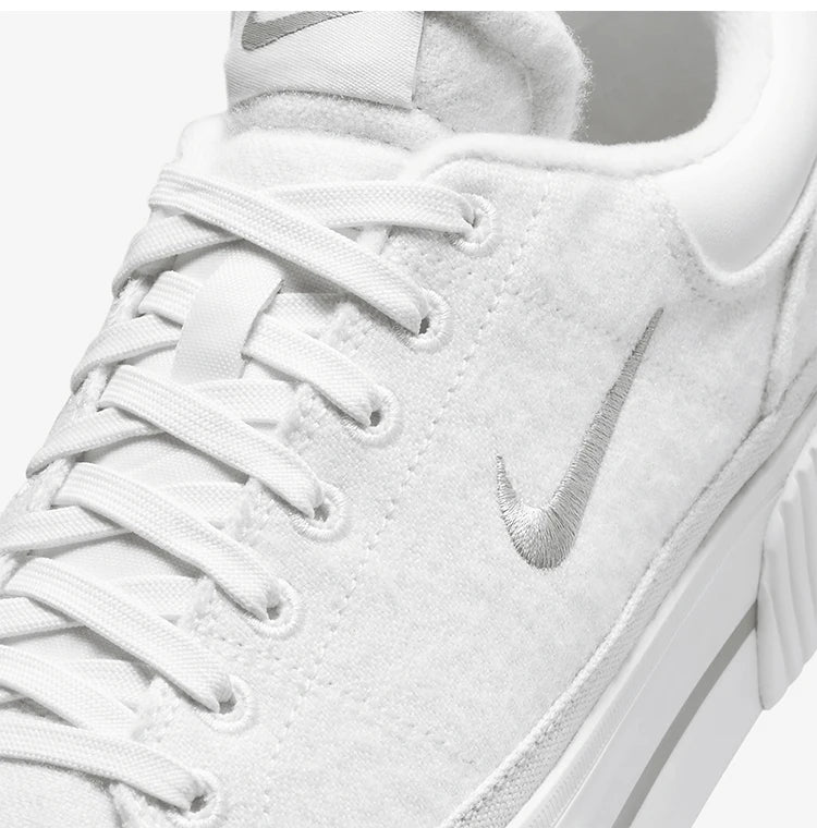 Γυναικεία παπούτσια skate με πλατφόρμα Nike Authentic Legacy Lift FZ2606-100