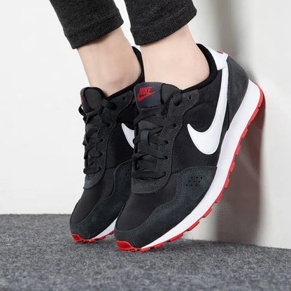 Sapatilhas Nike para Mulher Valiant New Trendy Confortáveis, Versáteis, Retro Waffle e Casuais Cn8558-016