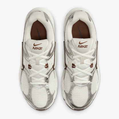 Offizielle Nike Genuine V5 RNR Damen-Sneaker, gedämpft, verschleißfest, atmungsaktiv, Low-Top, Casual, HQ7901-102
