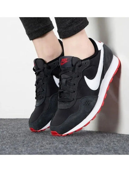 Sapatilhas Nike para Mulher Valiant New Trendy Confortáveis, Versáteis, Retro Waffle e Casuais Cn8558-016