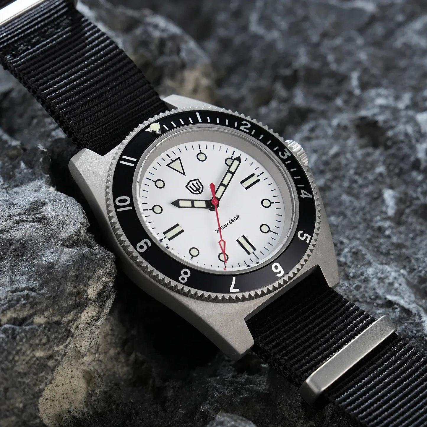 Watchdives WD1972 Quartz Watch VH31 Sweep Seconds Movement Sapphire Crystal BGW9 Luminous 20Bar Waterproof Vintage Men Watches