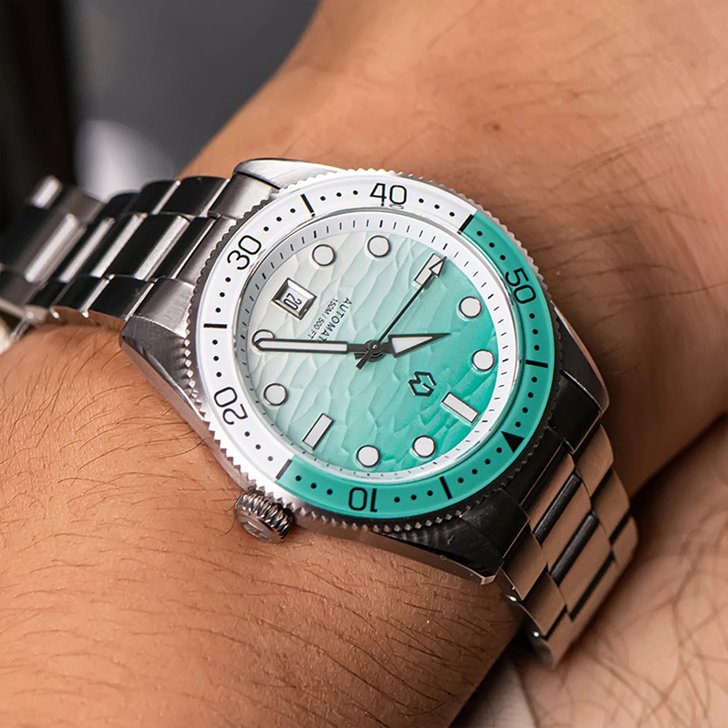 WISHDOIT Automatische Taucheruhr für Herren mit ozeanblauem und weißem Wellenschliff-Zifferblatt, 8215-Uhrwerk und Saphirglasablytyped
