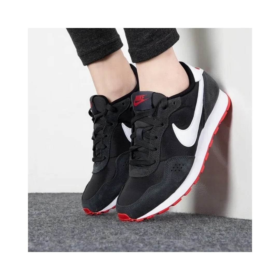 Sapatilhas Nike para Mulher Valiant New Trendy Confortáveis, Versáteis, Retro Waffle e Casuais Cn8558-016