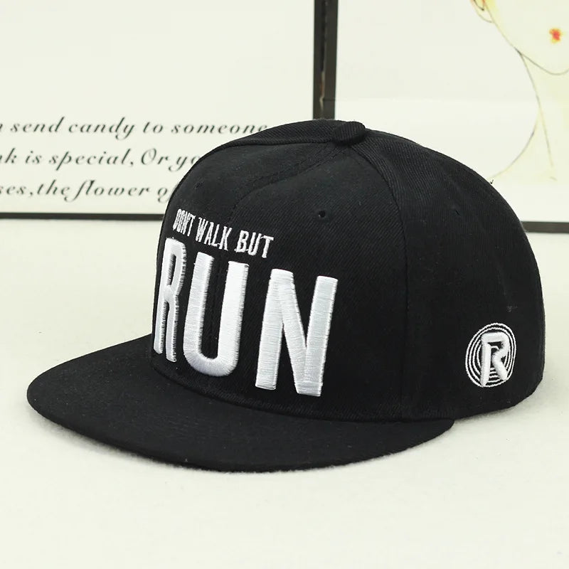 Baseballcap mit flachem Schirm, Buchstabenstickerei für Herren, vielseitig kombinierbar, Damen-Sommer-Hip-Hop-Hut, Outdoor-Sonnenschutz, verstellbare Schirmmütze