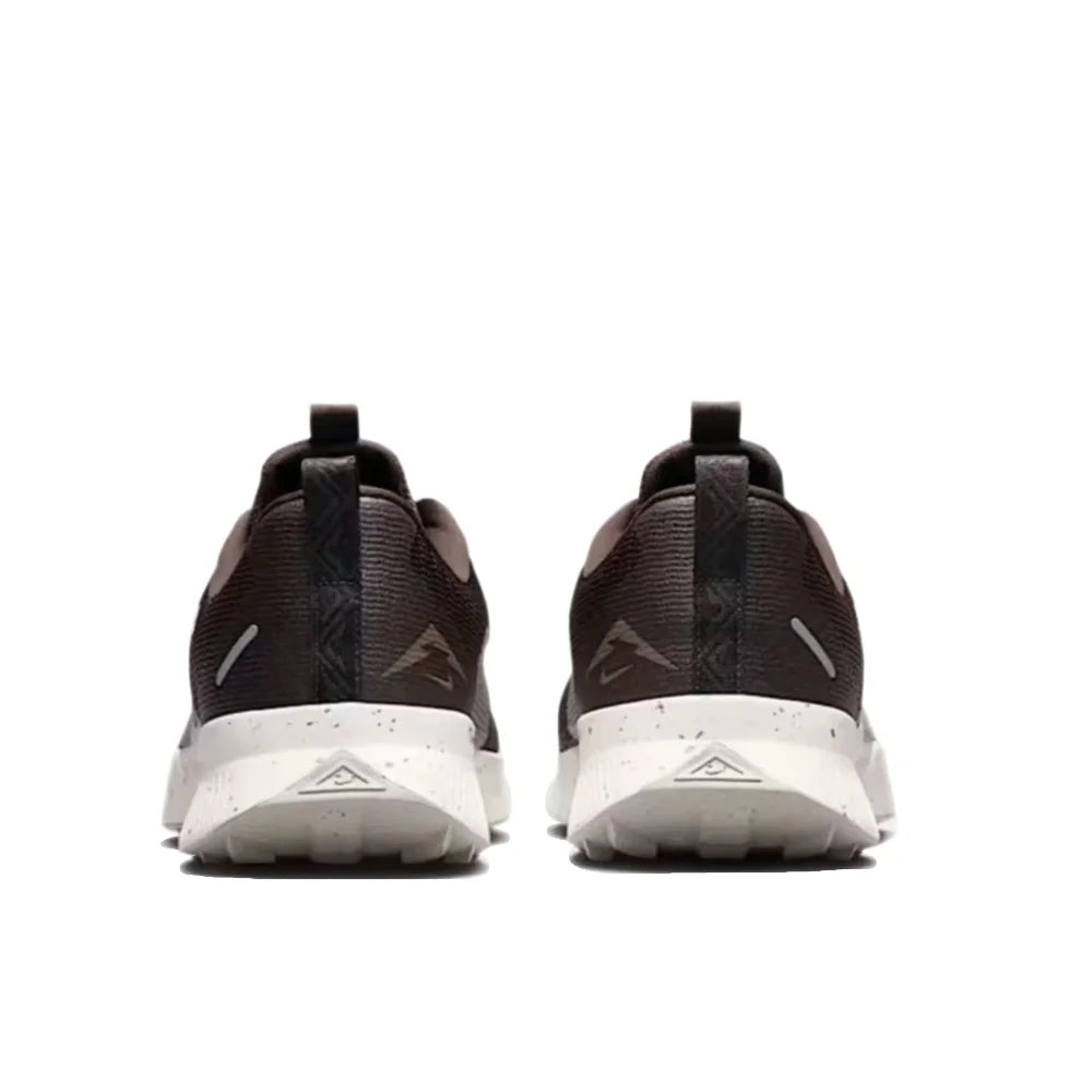 NIKE JUNIPER TRAIL 3 - Sapatilhas de treino e corrida para homem, confortáveis, antiderrapantes e resistentes - Castanho/Branco FQ0904-203