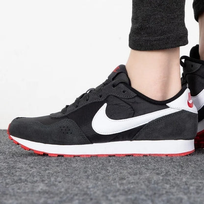Sapatilhas Nike para Mulher Valiant New Trendy Confortáveis, Versáteis, Retro Waffle e Casuais Cn8558-016
