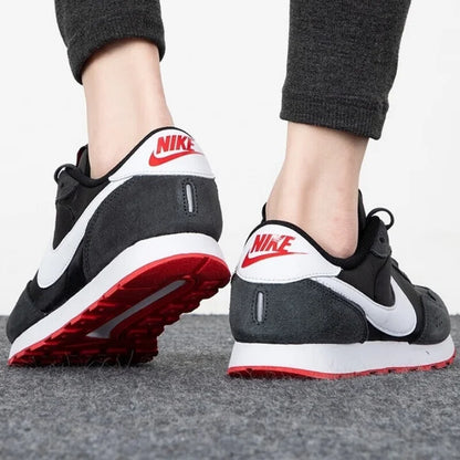 Sapatilhas Nike para Mulher Valiant New Trendy Confortáveis, Versáteis, Retro Waffle e Casuais Cn8558-016